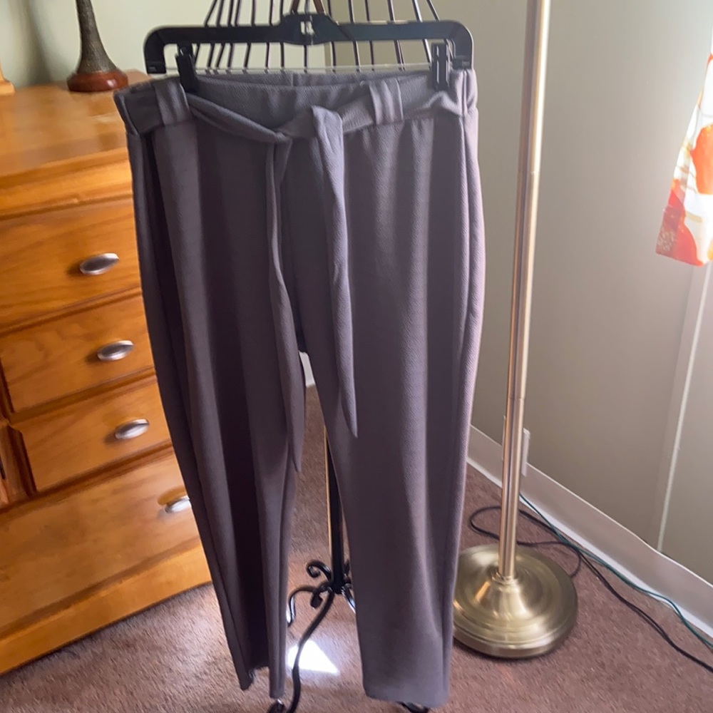 👌3/15 Gray dress pants with tie around the waist